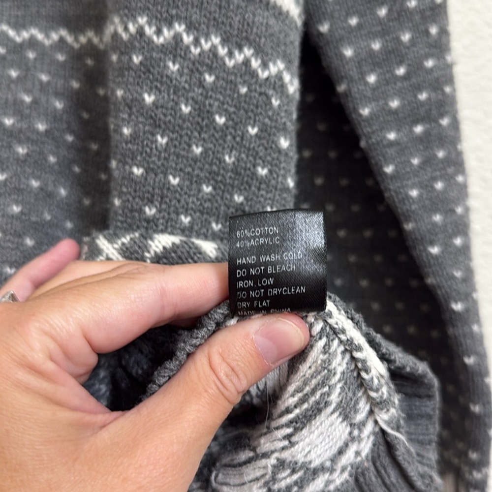 POL Nordic Reindeer Sweater - Picture 5 of 7